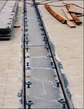 Continuous type crane sole plates