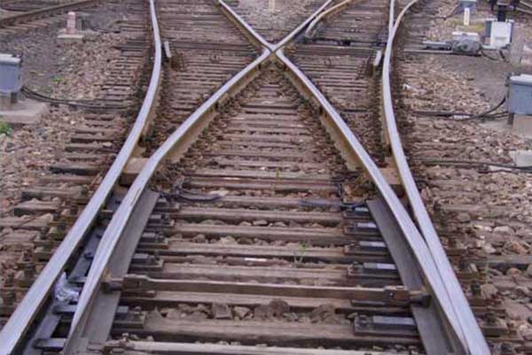 equilateral rail switch