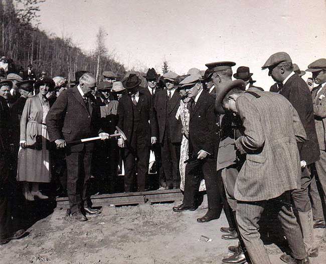 history of railroad track spikes