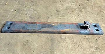 Hook twin tie plate