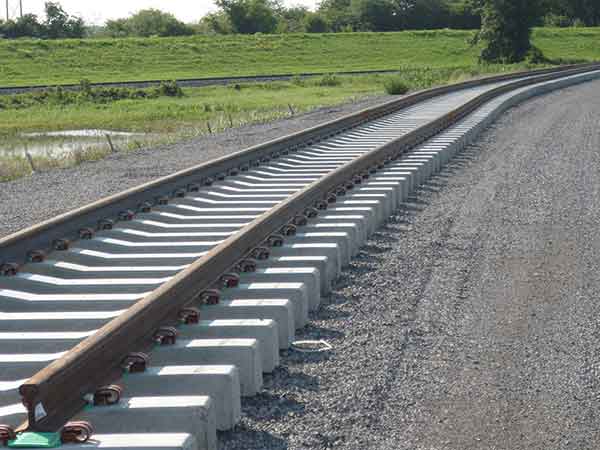 put steel rails on railroad