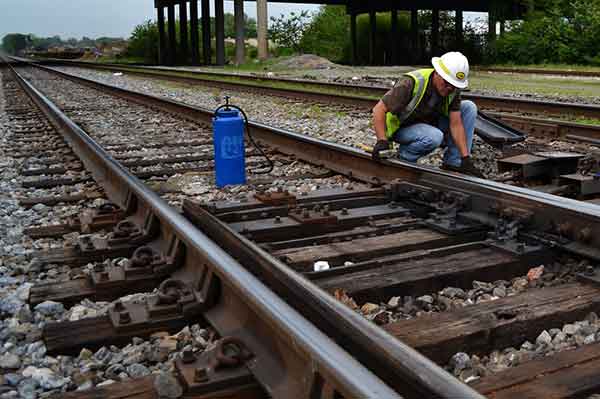 railway switch maintenance methods