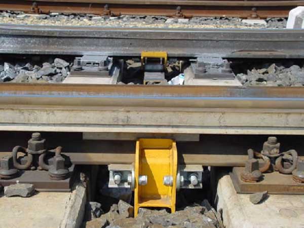 standard distance of steel rail